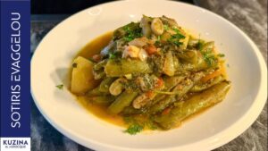 Braised broad beans (koukia yahni)